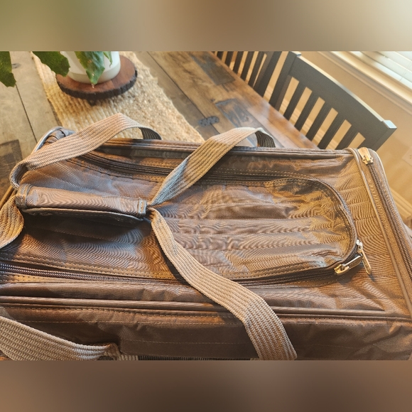 Sherpa Deluxe Soft-Sided Small Pet Transport Carrier with Mesh Ventilation. NWT - Picture 5 of 10